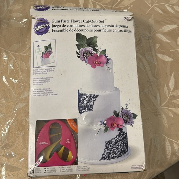 Wilton Gum Paste Outs Piece 28 PC GP Flowers Cut Out Set - Picture 2 of 10